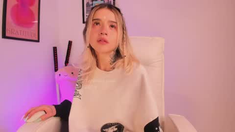 _tammarra_ online show from April 17, 2026, 5:05 pm