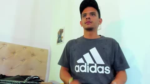 _tarek_ online show from October 21, 2025, 8:42 pm