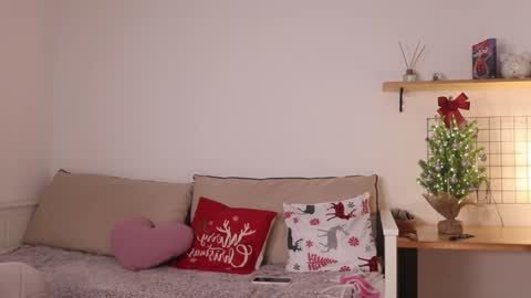 Annie online show from January 11, 2025, 7:28 am