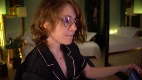 Snapshot of _the_sun_ chatting on February 28, 2025, 10:06 pm Evi online show from February 28, 2025, 10:06 pm