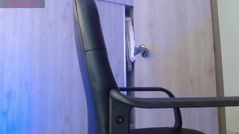 Snapshot of _tinyrousse_ chatting on March 3, 2026, 7:09 pm Rousse online show from March 3, 2026, 7:09 pm