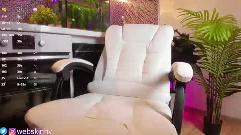 Julia online show from September 22, 2025, 6:59 am