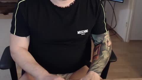 Snapshot of _trythis_ chatting on December 19, 2025, 10:55 am _trythis_ online show from December 19, 2025, 10:55 am