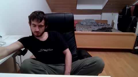 Snapshot of _v_l_a_d_ chatting on December 16, 2025, 6:24 pm Vlad online show from December 16, 2025, 6:24 pm