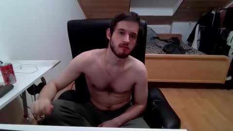 Snapshot of _v_l_a_d_ chatting on December 18, 2025, 9:54 pm Vlad online show from December 18, 2025, 9:54 pm