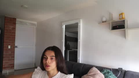 Anastasia Vahos online show from September 19, 2025, 5:24 pm