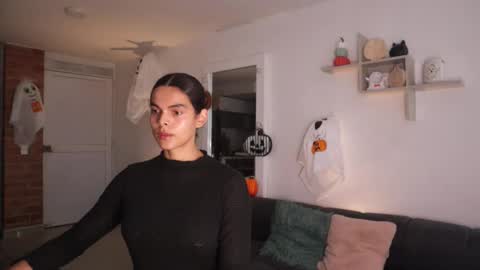 Anastasia Vahos online show from October 27, 2025, 6:56 pm