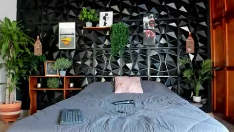 _valentina_69 online show from October 21, 2025, 2:40 pm