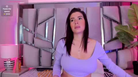 _valeria_saenz_ online show from October 13, 2025, 3:39 am