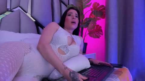 _valeria_saenz_ online show from November 21, 2025, 3:49 am
