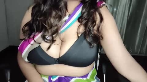 _vanshika_0 online show from September 30, 2025, 2:44 pm