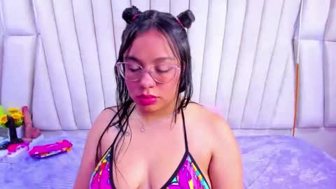 _violeta18_ online show from November 7, 2025, 3:17 am