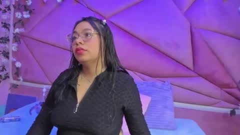 _violeta18_ online show from November 8, 2025, 3:07 am