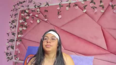 _violeta18_ online show from November 16, 2025, 3:23 am