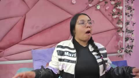 _violeta18_ online show from November 23, 2025, 2:44 am