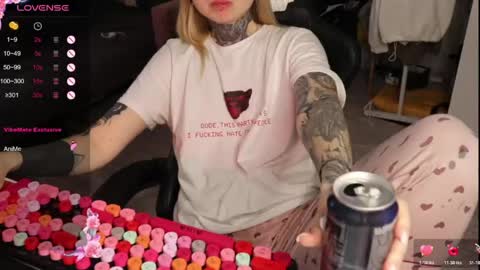 Snapshot of _viv1an_ chatting on April 22, 2026, 1:56 pm Alis online show from April 22, 2026, 1:56 pm