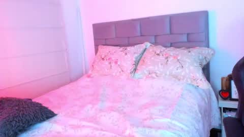 Snapshot of _viviana chatting on January 24, 2025, 11:02 pm INSTAGRAM pinzon viviana online show from January 24, 2025, 11:02 pm