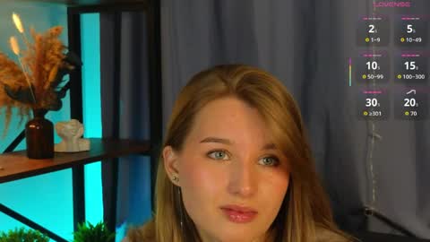 _watchmesmile_ online show from May 6, 2026, 5:03 am