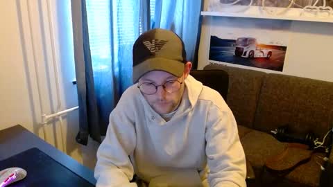 Snapshot of _whoisthatguy_ chatting on June 7, 2026, 12:42 pm _whoisthatguy_ online show from June 7, 2026, 12:42 pm