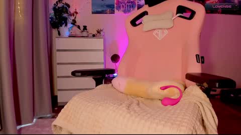 Enni online show from February 7, 2025, 1:53 pm