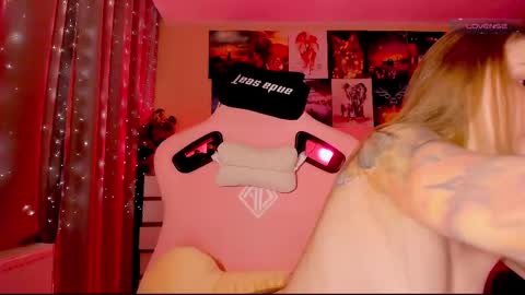 Enni online show from February 18, 2025, 7:32 am