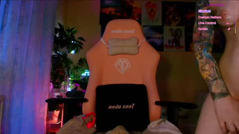 Enni online show from April 9, 2026, 5:51 am