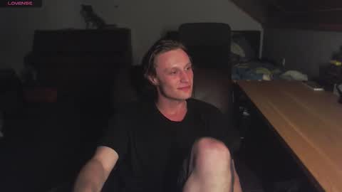 _yourcuteboy_ online show from September 28, 2025, 10:37 pm