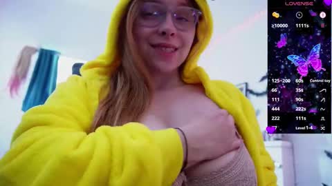 Snapshot of _yummy_girl_ chatting on November 30, 2025, 9:24 am Polly online show from November 30, 2025, 9:24 am