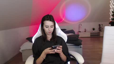 Nicole  Thomas  Dave online show from December 26, 2024, 8:21 pm