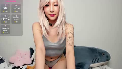 Snapshot of _yuriko chatting on June 13, 2026, 11:35 pm Mia online show from June 13, 2026, 11:35 pm