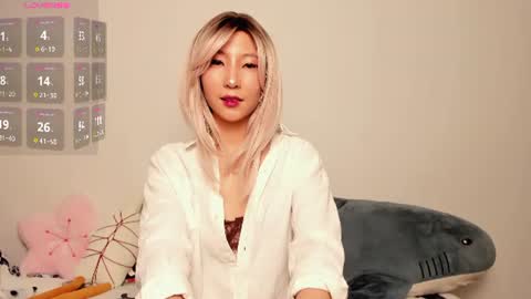 Snapshot of _yuriko chatting on July 8, 2026, 1:59 pm Mia online show from July 8, 2026, 1:59 pm