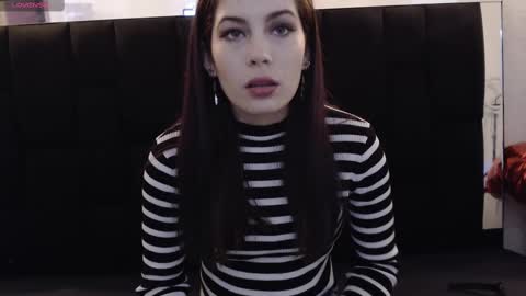 Yuyi online show from February 21, 2025, 11:33 am