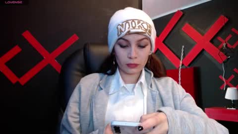 Yuyi online show from March 10, 2025, 10:59 am