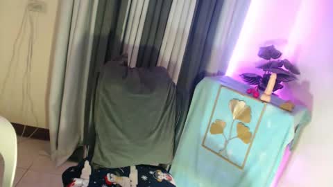 _zinnia143 online show from January 18, 2026, 1:15 pm