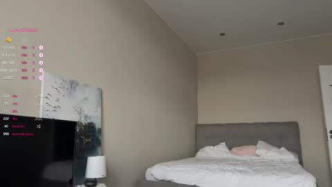 Mila and Jess online show from October 21, 2025, 8:37 am