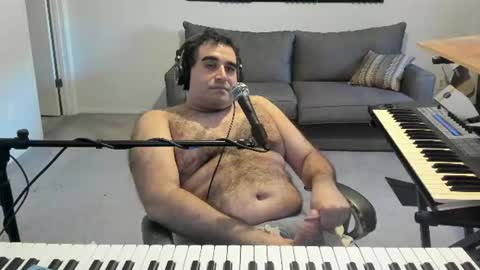 Aaron online show from June 18, 2026, 11:42 pm