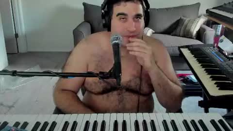 Aaron online show from July 9, 2026, 9:52 pm