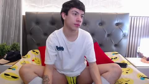 Snapshot of aaron_blink1 chatting on December 2, 2024, 12:29 pm Aaron online show from December 2, 2024, 12:29 pm