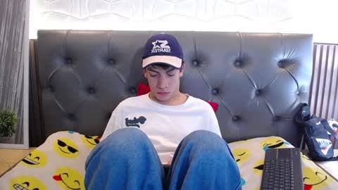 Snapshot of aaron_blink1 chatting on December 2, 2024, 3:36 pm Aaron online show from December 2, 2024, 3:36 pm
