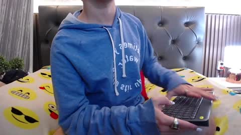 Snapshot of aaron_blink1 chatting on December 2, 2024, 6:43 pm Aaron online show from December 2, 2024, 6:43 pm