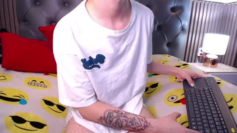 Snapshot of aaron_blink1 chatting on December 6, 2024, 6:28 pm Aaron online show from December 6, 2024, 6:28 pm