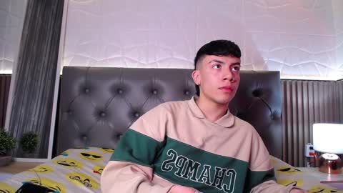 Snapshot of aaron_blink1 chatting on December 12, 2024, 7:04 pm Aaron online show from December 12, 2024, 7:04 pm