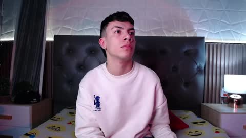 Snapshot of aaron_blink1 chatting on December 16, 2024, 12:38 pm Aaron online show from December 16, 2024, 12:38 pm