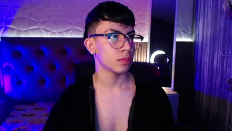 Snapshot of aaron_blink1 chatting on December 18, 2024, 3:55 pm Aaron online show from December 18, 2024, 3:55 pm