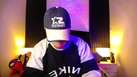 Snapshot of aaron_blink1 chatting on January 4, 2025, 2:14 pm Aaron online show from January 4, 2025, 2:14 pm