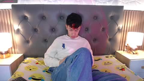 Snapshot of aaron_blink1 chatting on January 7, 2025, 6:03 pm Aaron online show from January 7, 2025, 6:03 pm