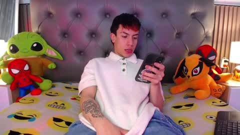 Snapshot of aaron_blink1 chatting on January 15, 2025, 4:11 pm Aaron online show from January 15, 2025, 4:11 pm