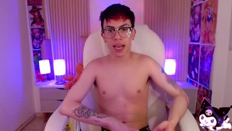 Snapshot of aaron_blink1 chatting on January 15, 2025, 10:35 pm Aaron online show from January 15, 2025, 10:35 pm