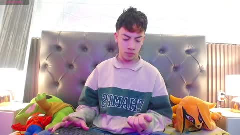 Snapshot of aaron_blink1 chatting on January 30, 2025, 12:37 pm Aaron online show from January 30, 2025, 12:37 pm