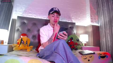 Snapshot of aaron_blink1 chatting on February 1, 2025, 7:13 pm Aaron online show from February 1, 2025, 7:13 pm
